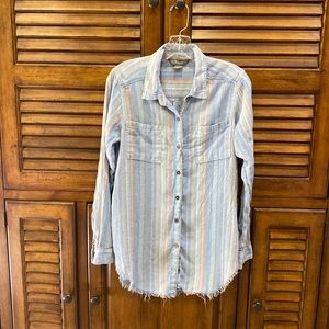 Naturals Button down with frayed hem
